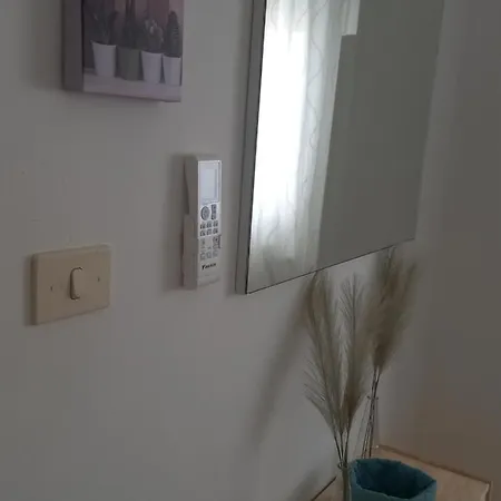 Sikelia Small Flat *