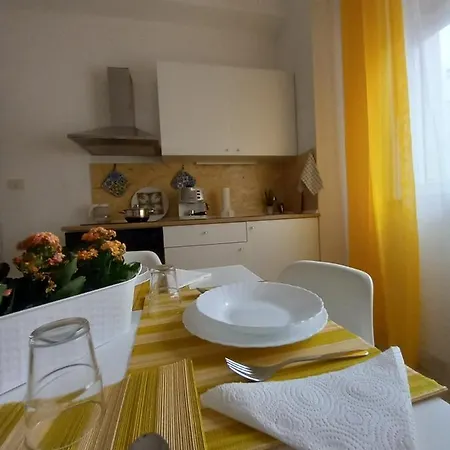 Sikelia Small Flat *